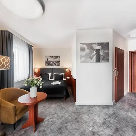 Hotel apartamentowy Rezydent 3*