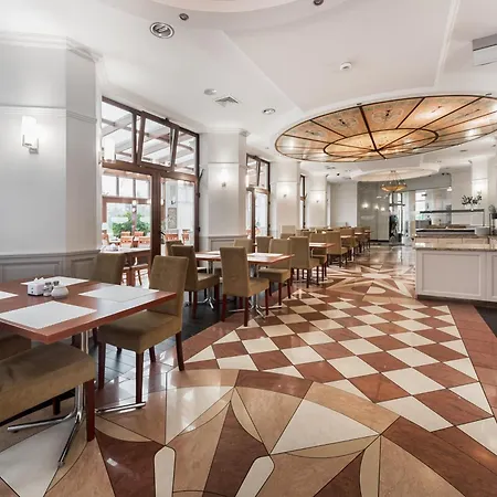 Rezydent Aparthotel 4*
